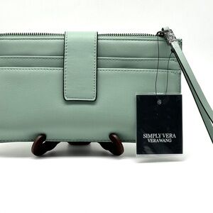 Simply Vera mint/sage green wristlet